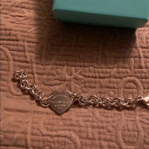 Item # C13 - AUTHENTIC TIFFANY & CO RRT HEART BRACELET - Picture 5 of 5